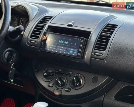 Чорний Ніссан Ноут, об'ємом двигуна 1.6 л та пробігом 200 тис. км за 6150 $, фото 100 на Automoto.ua