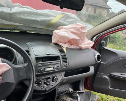 Червоний Ніссан Ноут, об'ємом двигуна 1.4 л та пробігом 120 тис. км за 2000 $, фото 9 на Automoto.ua