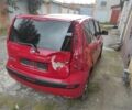 Красный Ниссан Ноут, объемом двигателя 1.4 л и пробегом 290 тыс. км за 1900 $, фото 3 на Automoto.ua