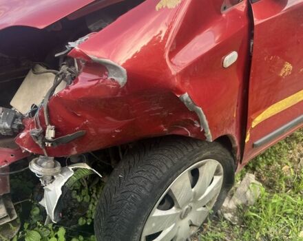 Червоний Ніссан Ноут, об'ємом двигуна 1.4 л та пробігом 120 тис. км за 2000 $, фото 14 на Automoto.ua