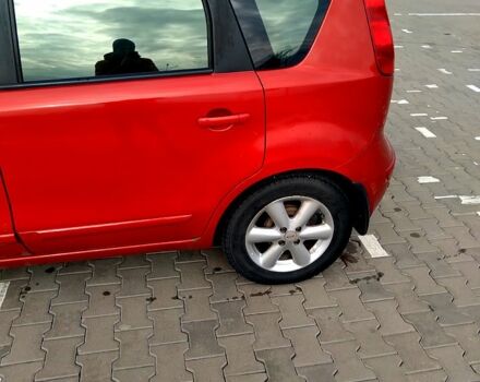 Красный Ниссан Ноут, объемом двигателя 1.6 л и пробегом 190 тыс. км за 5200 $, фото 2 на Automoto.ua