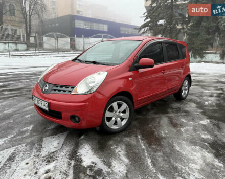 Красный Ниссан Ноут, объемом двигателя 1.6 л и пробегом 200 тыс. км за 6400 $, фото 1 на Automoto.ua