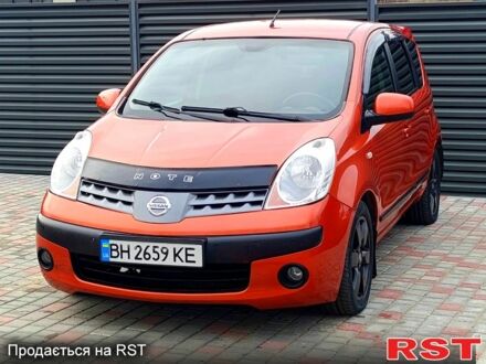 Красный Ниссан Ноут, объемом двигателя 1.6 л и пробегом 185 тыс. км за 4999 $, фото 1 на Automoto.ua