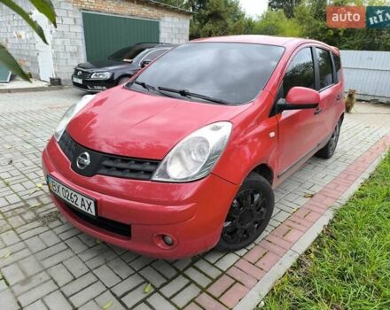 Красный Ниссан Ноут, объемом двигателя 1.4 л и пробегом 255 тыс. км за 3800 $, фото 1 на Automoto.ua