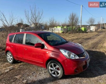 Красный Ниссан Ноут, объемом двигателя 1.4 л и пробегом 250 тыс. км за 5000 $, фото 1 на Automoto.ua