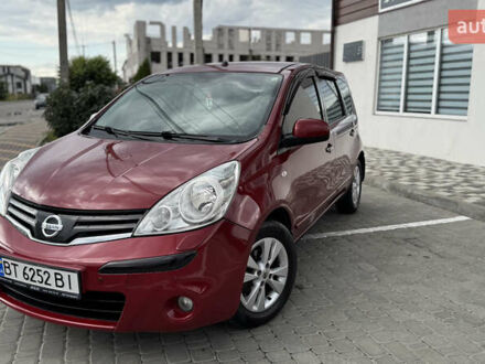 Ниссан Ноут 2011 в Киеве на Automoto.ua Красный Ниссан Ноут, объемом двигателя 1.6 л и пробегом 192 тыс. км за 6450 $, фото 1 на Automoto.ua
