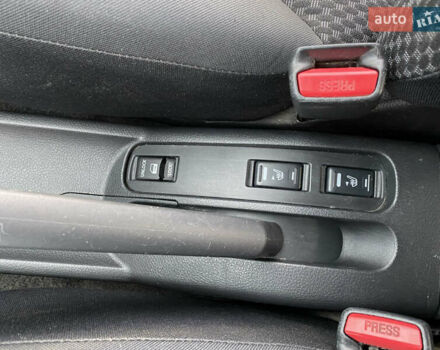 Ніссан Ноут 2006 у Києві на Automoto.ua Жовтий Ніссан Ноут, об'ємом двигуна 1.6 л та пробігом 232 тис. км за 5400 $, фото 44 на Automoto.ua