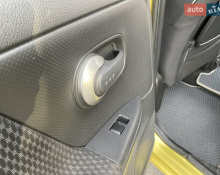 Ніссан Ноут 2006 у Києві на Automoto.ua Жовтий Ніссан Ноут, об'ємом двигуна 1.6 л та пробігом 232 тис. км за 5400 $, фото 26 на Automoto.ua