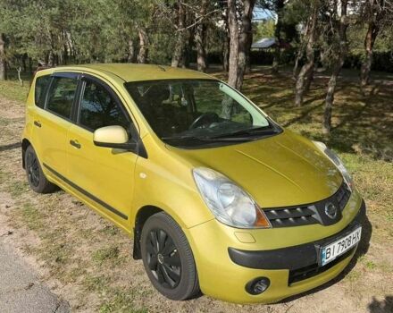 Желтый Ниссан Ноут, объемом двигателя 1.6 л и пробегом 197 тыс. км за 5500 $, фото 1 на Automoto.ua