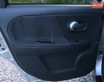 Сірий Ніссан Ноут, об'ємом двигуна 1.6 л та пробігом 198 тис. км за 5150 $, фото 18 на Automoto.ua