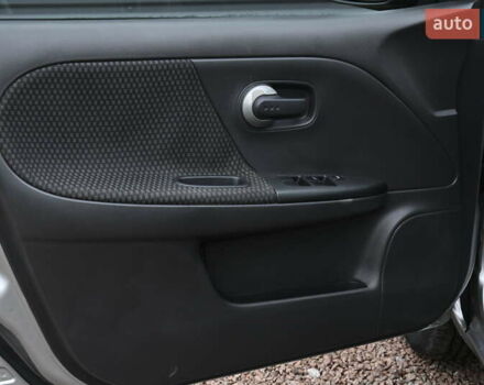 Сірий Ніссан Ноут, об'ємом двигуна 1.6 л та пробігом 258 тис. км за 5150 $, фото 14 на Automoto.ua