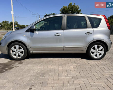 Серый Ниссан Ноут, объемом двигателя 1.6 л и пробегом 200 тыс. км за 5400 $, фото 1 на Automoto.ua