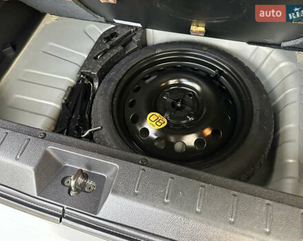Сірий Ніссан Ноут, об'ємом двигуна 1.4 л та пробігом 130 тис. км за 5450 $, фото 57 на Automoto.ua