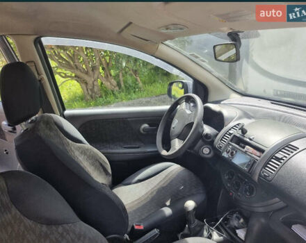 Серый Ниссан Ноут, объемом двигателя 1.4 л и пробегом 200 тыс. км за 6000 $, фото 2 на Automoto.ua