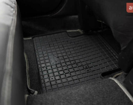 Серый Ниссан Ноут, объемом двигателя 1.6 л и пробегом 215 тыс. км за 6000 $, фото 35 на Automoto.ua