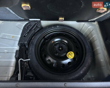 Серый Ниссан Ноут, объемом двигателя 1.4 л и пробегом 178 тыс. км за 4950 $, фото 19 на Automoto.ua