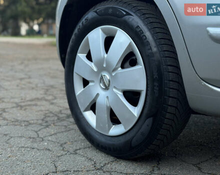 Сірий Ніссан Ноут, об'ємом двигуна 1.4 л та пробігом 178 тис. км за 4950 $, фото 27 на Automoto.ua