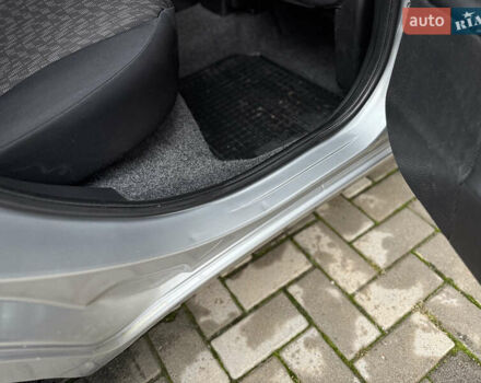 Серый Ниссан Ноут, объемом двигателя 1.4 л и пробегом 142 тыс. км за 4800 $, фото 58 на Automoto.ua