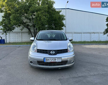 Серый Ниссан Ноут, объемом двигателя 1.6 л и пробегом 250 тыс. км за 5800 $, фото 2 на Automoto.ua