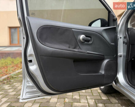 Серый Ниссан Ноут, объемом двигателя 1.4 л и пробегом 142 тыс. км за 5200 $, фото 41 на Automoto.ua