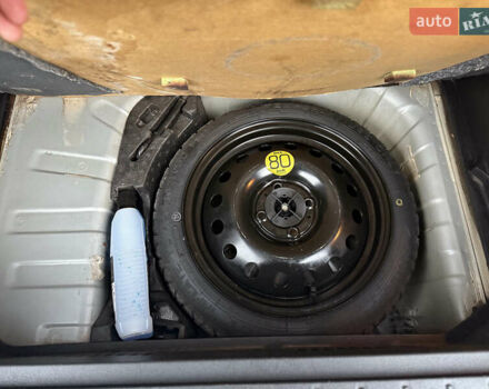 Серый Ниссан Ноут, объемом двигателя 1.4 л и пробегом 142 тыс. км за 5200 $, фото 76 на Automoto.ua