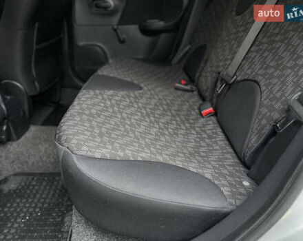 Серый Ниссан Ноут, объемом двигателя 1.4 л и пробегом 142 тыс. км за 4800 $, фото 44 на Automoto.ua