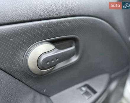 Серый Ниссан Ноут, объемом двигателя 1.4 л и пробегом 142 тыс. км за 4800 $, фото 32 на Automoto.ua