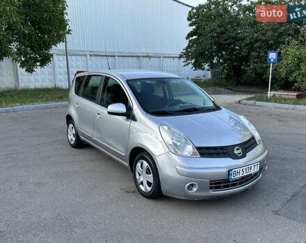 Серый Ниссан Ноут, объемом двигателя 1.6 л и пробегом 250 тыс. км за 5800 $, фото 3 на Automoto.ua