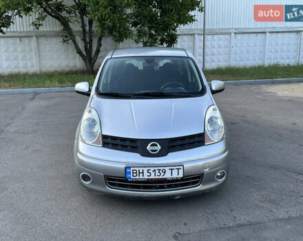 Серый Ниссан Ноут, объемом двигателя 1.6 л и пробегом 250 тыс. км за 5800 $, фото 1 на Automoto.ua