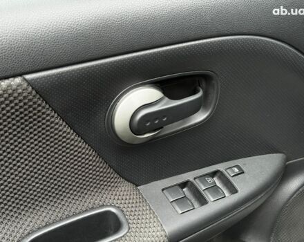 Серый Ниссан Ноут, объемом двигателя 1.6 л и пробегом 127 тыс. км за 5890 $, фото 14 на Automoto.ua