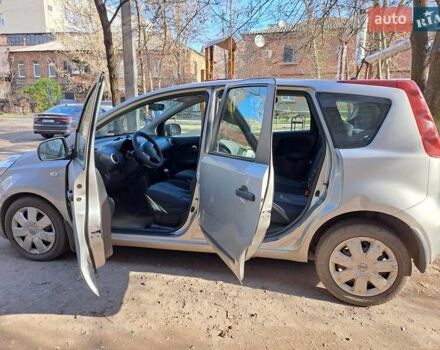 Сірий Ніссан Ноут, об'ємом двигуна 1.39 л та пробігом 138 тис. км за 8000 $, фото 6 на Automoto.ua