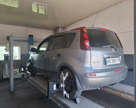 Серый Ниссан Ноут, объемом двигателя 1.4 л и пробегом 270 тыс. км за 5700 $, фото 7 на Automoto.ua