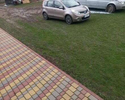 Серый Ниссан Ноут, объемом двигателя 1.4 л и пробегом 250 тыс. км за 5800 $, фото 1 на Automoto.ua