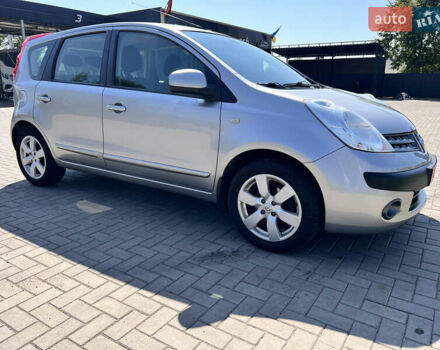 Серый Ниссан Ноут, объемом двигателя 1.6 л и пробегом 200 тыс. км за 5200 $, фото 1 на Automoto.ua