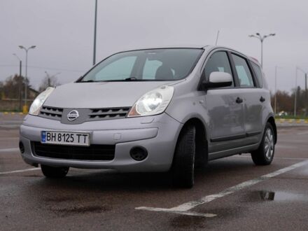 Серый Ниссан Ноут, объемом двигателя 1.6 л и пробегом 219 тыс. км за 3800 $, фото 1 на Automoto.ua