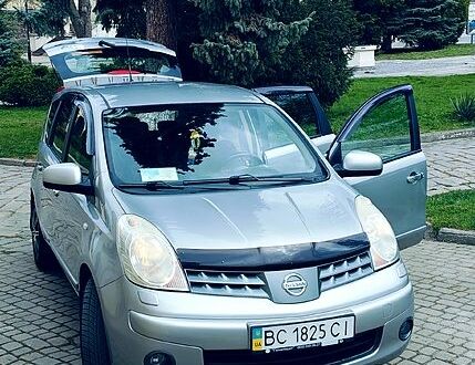 Сірий Ніссан Ноут, об'ємом двигуна 1.6 л та пробігом 192 тис. км за 7100 $, фото 1 на Automoto.ua