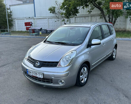 Серый Ниссан Ноут, объемом двигателя 1.6 л и пробегом 250 тыс. км за 5800 $, фото 1 на Automoto.ua