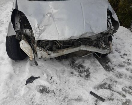 Серый Ниссан Ноут, объемом двигателя 1.5 л и пробегом 250 тыс. км за 2000 $, фото 1 на Automoto.ua