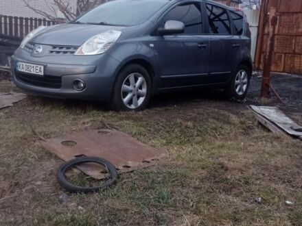 Серый Ниссан Ноут, объемом двигателя 1.5 л и пробегом 198 тыс. км за 5600 $, фото 1 на Automoto.ua