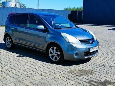 Серый Ниссан Ноут, объемом двигателя 1.5 л и пробегом 212 тыс. км за 5200 $, фото 1 на Automoto.ua