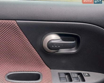 Помаранчевий Ніссан Ноут, об'ємом двигуна 1.6 л та пробігом 231 тис. км за 4199 $, фото 7 на Automoto.ua