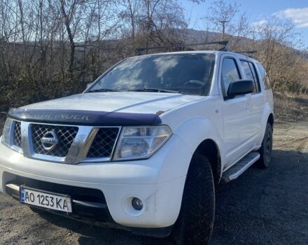 Ниссан Патфайндер 2008 в Мукачеве на Automoto.ua Белый Ниссан Патфайндер, объемом двигателя 2.5 л и пробегом 251 тыс. км за 7800 $, фото 1 на Automoto.ua