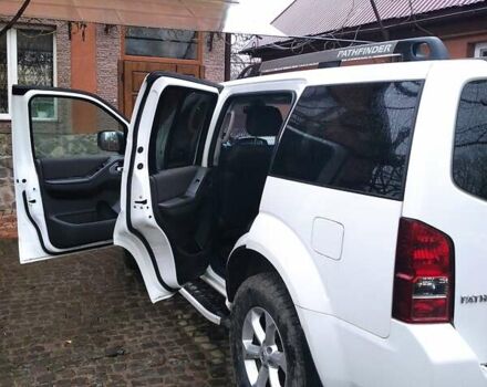 Белый Ниссан Патфайндер, объемом двигателя 2.5 л и пробегом 255 тыс. км за 14900 $, фото 6 на Automoto.ua