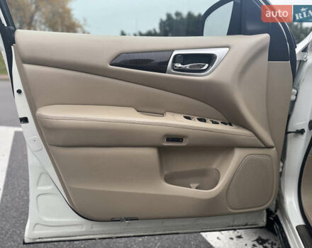 Белый Ниссан Патфайндер, объемом двигателя 3.5 л и пробегом 267 тыс. км за 13499 $, фото 9 на Automoto.ua