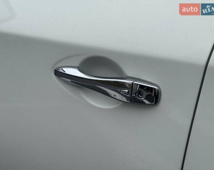 Белый Ниссан Патфайндер, объемом двигателя 3.5 л и пробегом 267 тыс. км за 13499 $, фото 7 на Automoto.ua