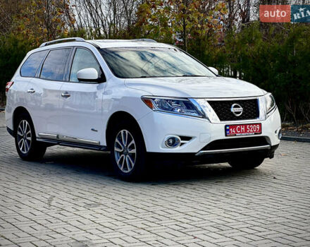 Белый Ниссан Патфайндер, объемом двигателя 2.5 л и пробегом 220 тыс. км за 11900 $, фото 2 на Automoto.ua