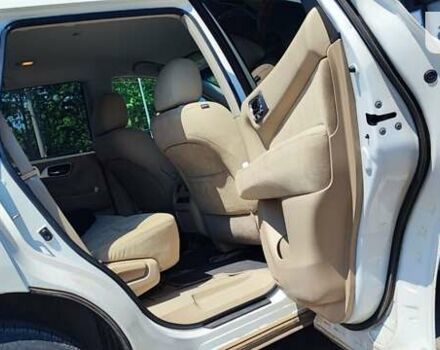 Белый Ниссан Патфайндер, объемом двигателя 2.49 л и пробегом 270 тыс. км за 12399 $, фото 5 на Automoto.ua