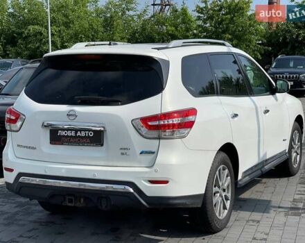 Белый Ниссан Патфайндер, объемом двигателя 2.5 л и пробегом 143 тыс. км за 12600 $, фото 5 на Automoto.ua