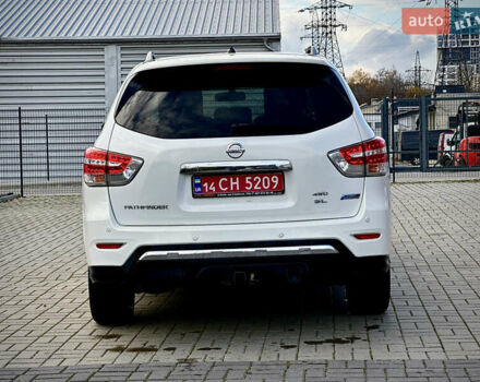 Белый Ниссан Патфайндер, объемом двигателя 2.5 л и пробегом 220 тыс. км за 11900 $, фото 4 на Automoto.ua