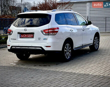 Белый Ниссан Патфайндер, объемом двигателя 2.5 л и пробегом 220 тыс. км за 11900 $, фото 3 на Automoto.ua